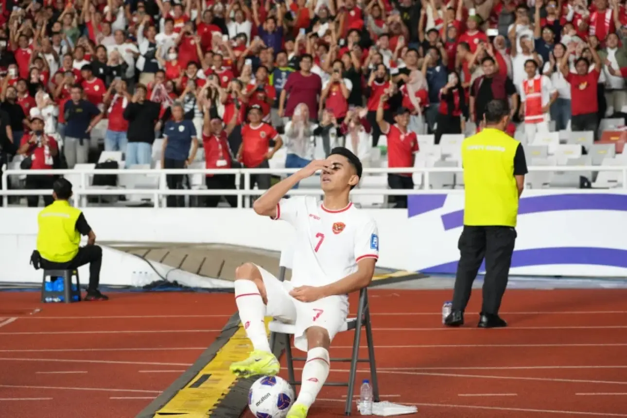 Selebrasi Duduk Marselino Ferdinan Usai Cetak Gol Kedua Ke Gawang Arab Saudi